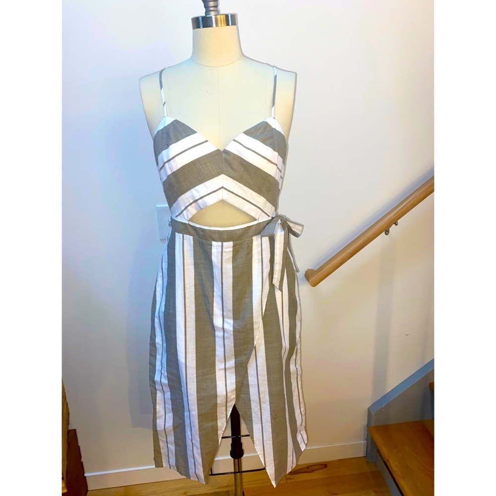 Express Midi Dress with cut out